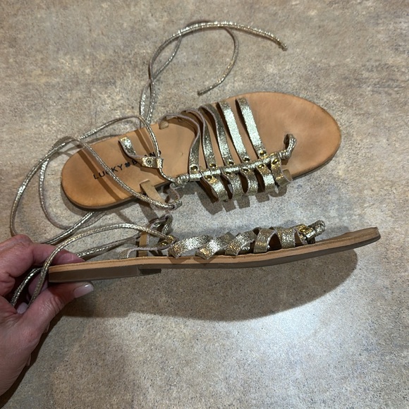Lucky Brand Women's Gold Sandals size 8 - Picture 6 of 6